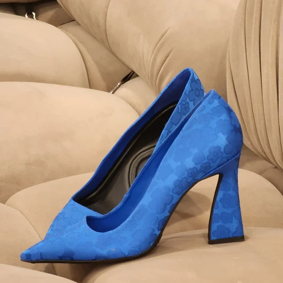 Gianni Bini Women's Self-Made Daisy Satin Blue Closed Toe Pumps Size 8.5 - Picture 6 of 7